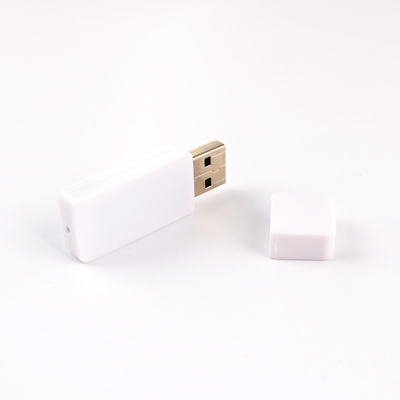 Une clé USB en plastique avec mémoire complète de qualité A USB 2.0/3.0/3.1 1G-1TB