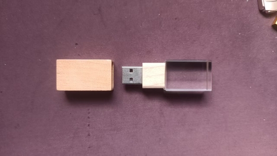 Une clé USB en cristal personnalisée avec des options de logo laser -50°C 80°C Température ambiante
