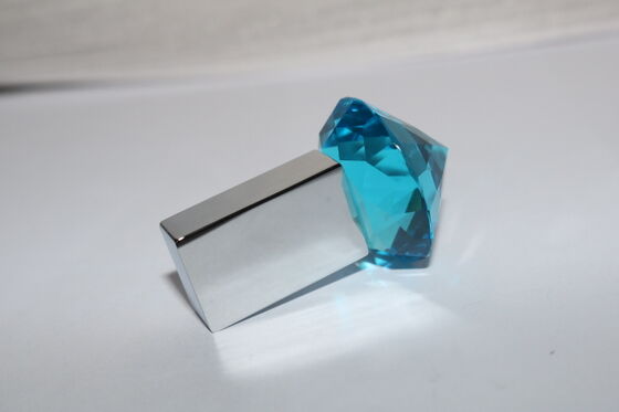 Disque flash usb diamant Il est bon pour le cadeau de dame avec bijoux disque flash usb peut également laser logo sur le métal personnalisé fait usb logo et boîte