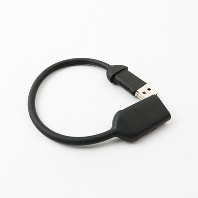 Un lecteur flash USB avec 50 Mo/s de vitesse d'écriture et 100 Mo/s de vitesse de lecture
