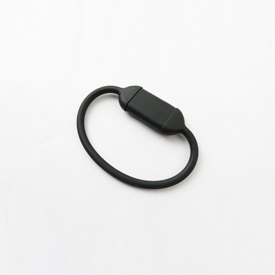 Un lecteur flash USB avec 50 Mo/s de vitesse d'écriture et 100 Mo/s de vitesse de lecture