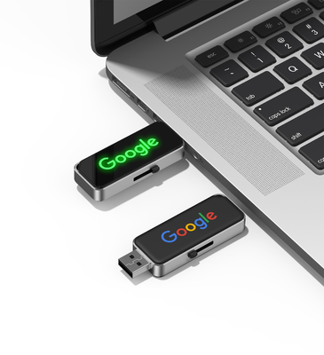 Graver le logo de 2 gb Disque flash cristallin Brillant lorsque vous travaillez sur un ordinateur avec une lumière LED