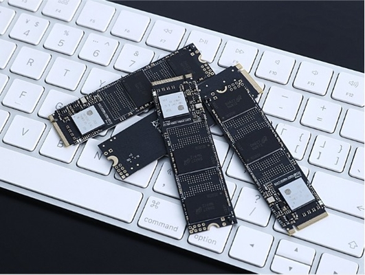Disques durs SSD internes de 256 Go avec interface SATA III et débit de transfert de données jusqu'à 10 Gbps