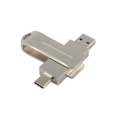 Lecteur flash USB en métal argenté avec utilisation de type C par téléphone et port de type ordinateur C